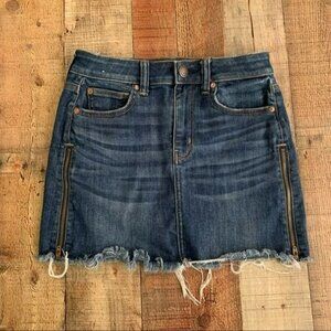 American eagle women's size 2 denim mini skirt with side zipper detail
